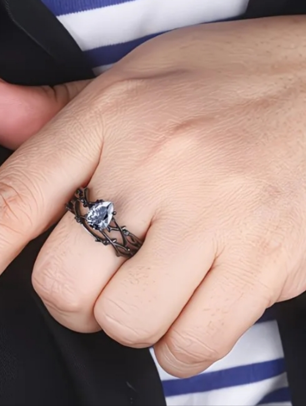 520 Black Thorn And Diamond Ring Size 8 10$